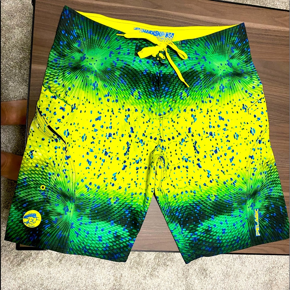 Pelagic “Sharkskin” 36 Boardshort Technology size 36 Bright yellow and greens